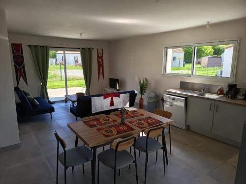 Maison médiévale proche parc - Location saisonnière - Sèvremont