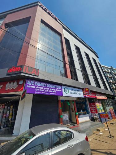 Lowfare Dormitory in Kozhikode / Calicut