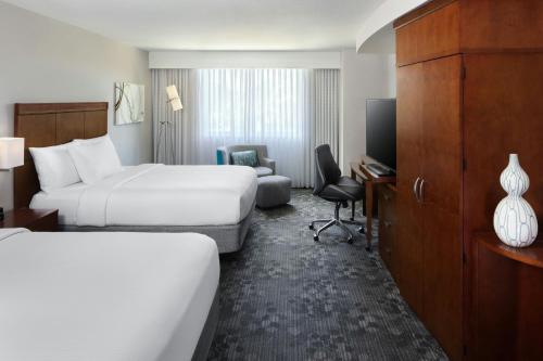 Courtyard by Marriott Miami Airport - image 2