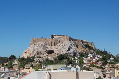 Avra - Topfloor apartment in historical Athens, Atene