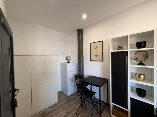 Charmant studio 7e, les pieds dans l eau near Îles du Frioul