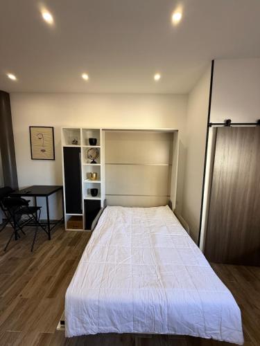 Charmant studio 7e, les pieds dans l eau near Îles du Frioul