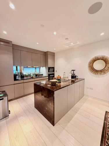 Central London Designer Home w Game Room and AC, Londyn (zdjęcie 8)