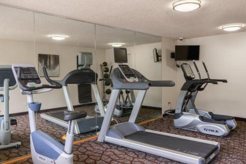 Pepper Tree Inn - image 11