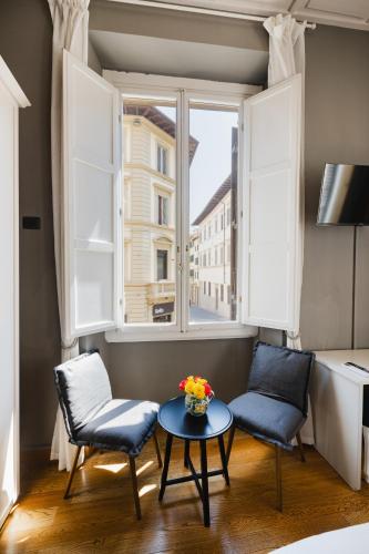 AM Collection Cavour - Tap to explore photos