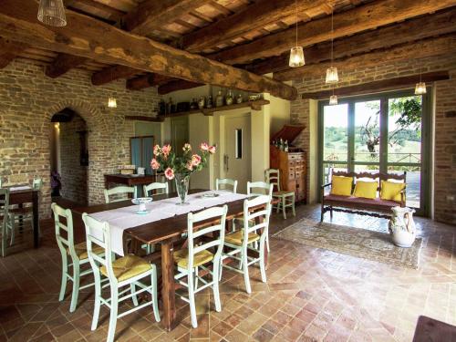  Villa w Wine Tours Near Beach in Barchi