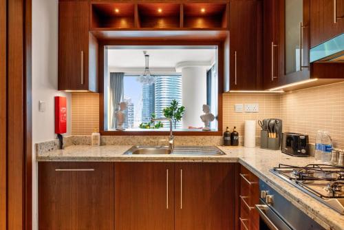 Iconic Address 1BR Above Dubai Mall by Maxx value homes, Дубай (фото 2)