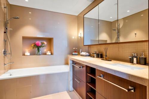 Iconic Address 1BR Above Dubai Mall by Maxx value homes, Дубай (фото 6)