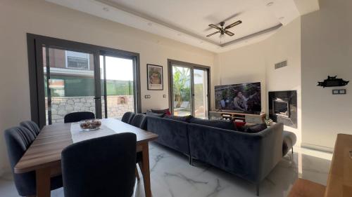 5 Km To Alacati, Luxury Villa With Garden And Pool - Şifne