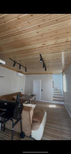 Nohurgöl villa (Nohurgol villa) in Nohurqishlaq