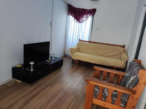A separate room with a shared bathroom and 50 meters from the sea in Zygi