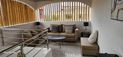Bar/ Salón, Villa Diniyo in San-Pedro