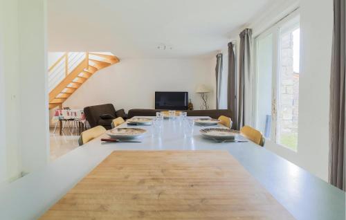 廚房, Beautiful Home In Monthenault With Wifi in 蒙唐諾爾