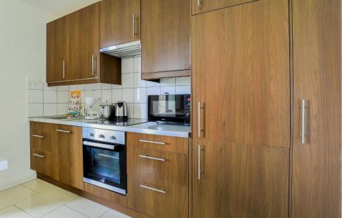 廚房, Beautiful Home In Monthenault With Wifi in 蒙唐諾爾