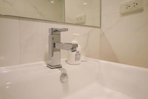 Standard Double Room without Window image 6