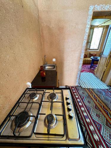 ห้องครัว, Villa Mouloud, Authentic Amazigh Family Villa, Fireplace & Garden in เคนิฟรา
