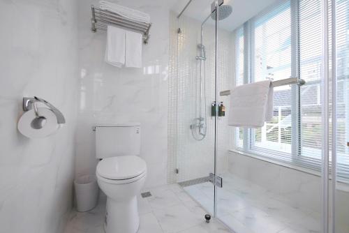 Standard Double Room with View image 5