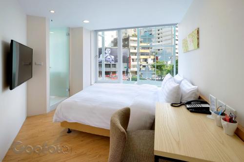 Standard Double Room with View image 2