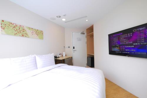 Standard Double Room with View image 3