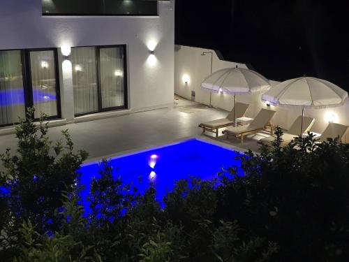Poolside Bliss - Escape & Relax, Kallmeti i Madh (foto 9)