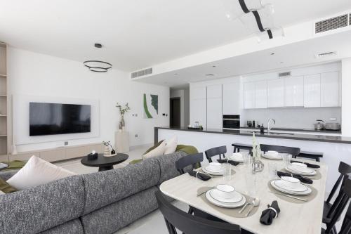 Designer 3BR Lagoon Views Gym District One, Dubái (foto 9)