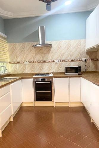 Cosy Rooms Away in a Stunning House in 科福里杜亞