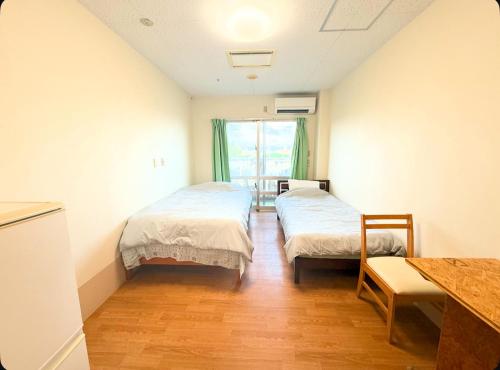 room detail thumbnail 2