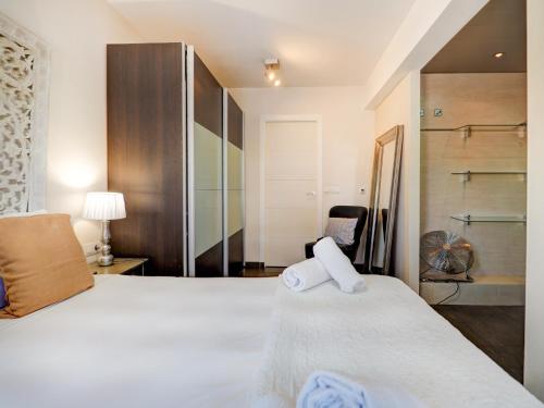 Atalaya Apartment by Hello Homes Sitges - image 3