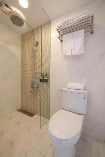 Standard Twin Room with Views image 6