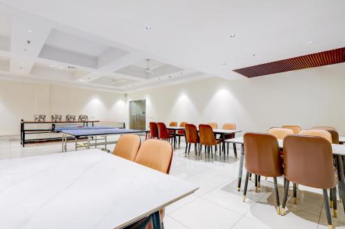 Restaurant, Super Townhouse Oak Sector 39 Medanta in New Delhi and NCR