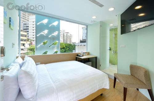 Standard Double Room with View room in Shin Sei Bashi Hotel