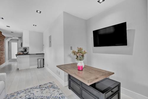 SoHo Designer 2BR with balcony, New York (photo 5)