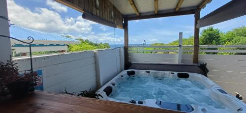 Gîtes Capra Pomme Surette piscine et spa (Gites Capra Pomme Surette piscine et spa) in Bouillante