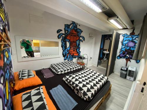 Papagajka ART free parking for motorcycles in garden