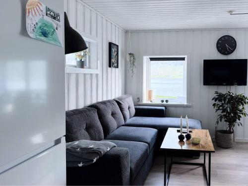Charming House With Amazing Sea View in Toftir