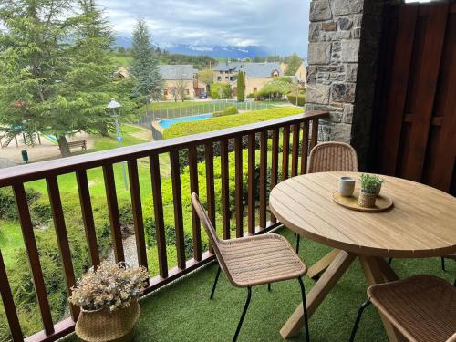 Erkély/terasz, Refugi La Cerdanya, Ski and Pool La Cerdaña (Refugi La Cerdanya, Ski and Pool La Cerdana) in Bourg-Madame