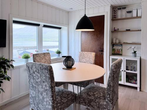 Charming House With Amazing Sea View in Toftir
