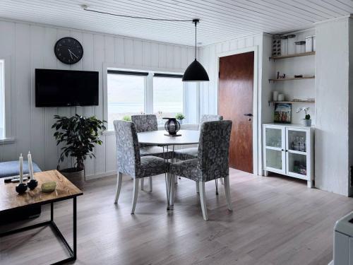Charming House With Amazing Sea View in Toftir