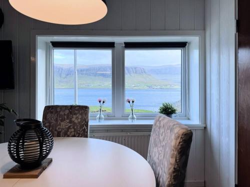 Charming House With Amazing Sea View in Toftir