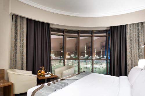 Suite, real, 3 camas