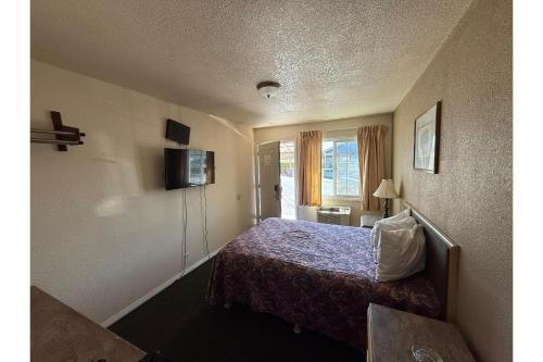 Discovery Inn Near Six Flags Vallejo Napa Valley CA in วัลเลโฮ (CA)