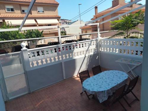 2 bedrooms, 3 beds