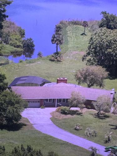 Lakeside 3 Bed, 2 Bath Nature Retreat In Oviedo in Oviedo, USA