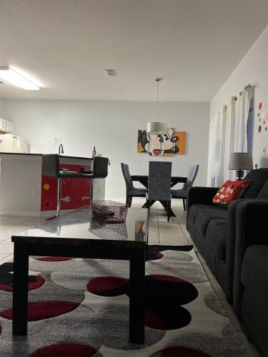 Lakefront Retreat 4BR-3BA Pool Home Near Disney