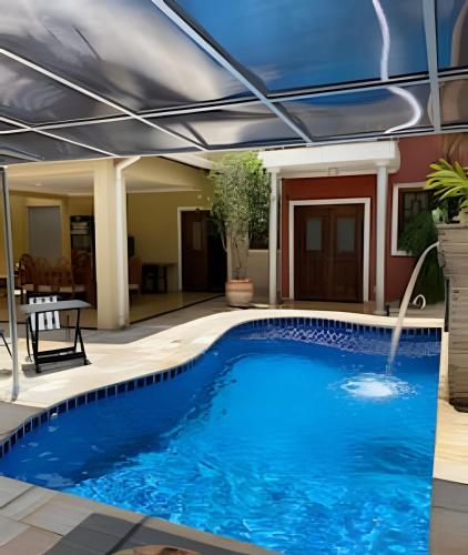 Casa com piscina no Botânico
