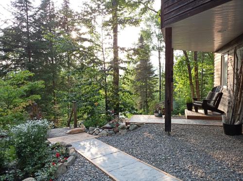 Sissepääs, Private Hummingbird Room - Modern & Cozy in Mansonville (QC)