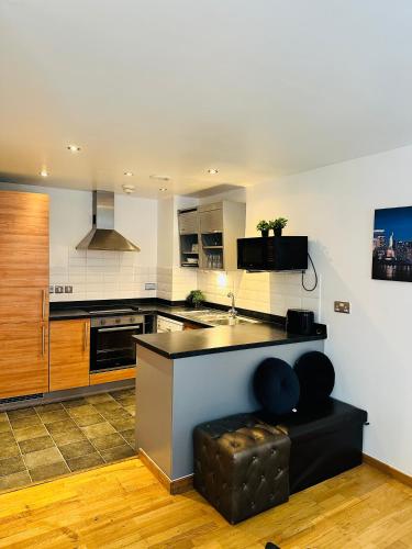2 Bedroom City Centre Apartment Free Secure Parking, Liverpool (photo 9)