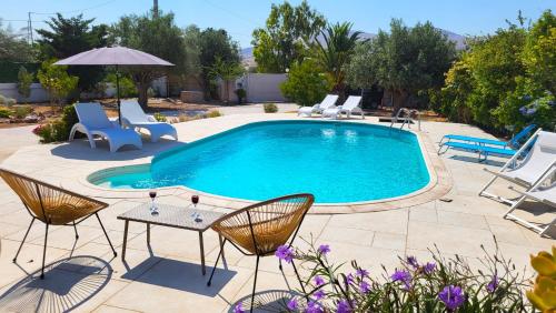 Luxury villa Espera Lagonisi with private pool gîte à louer Ayía Paraskeví