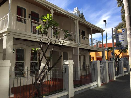 Hay Street Traveller's Inn – Perth, IL