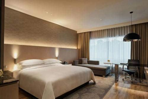 Renaissance Kuala Lumpur Hotel & Convention Centre, Куала-Лумпур (фото 10)